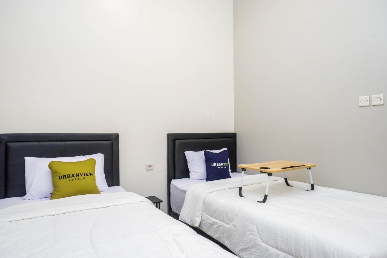 Urbanview Hotel Near Alun Alun Tegal 테갈 외부 사진