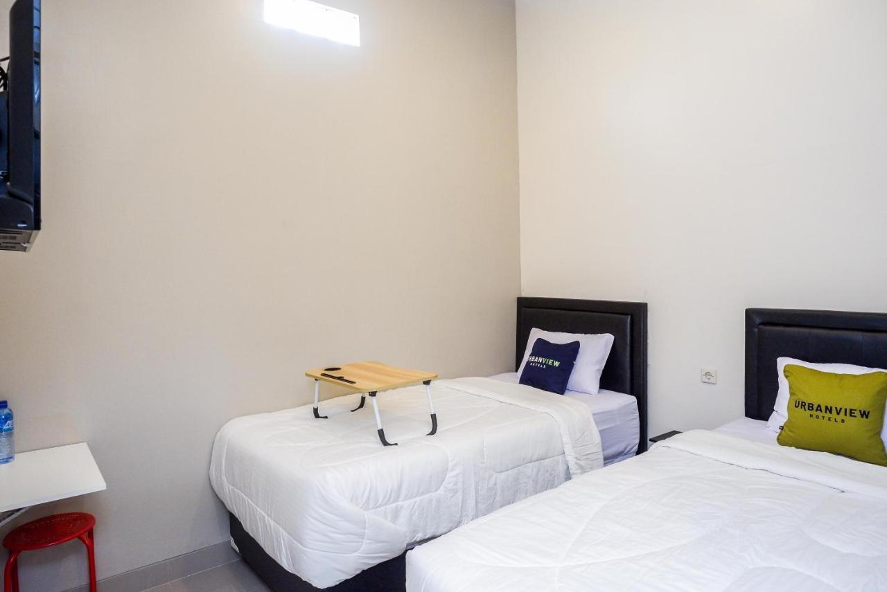 Urbanview Hotel Near Alun Alun Tegal 테갈 외부 사진