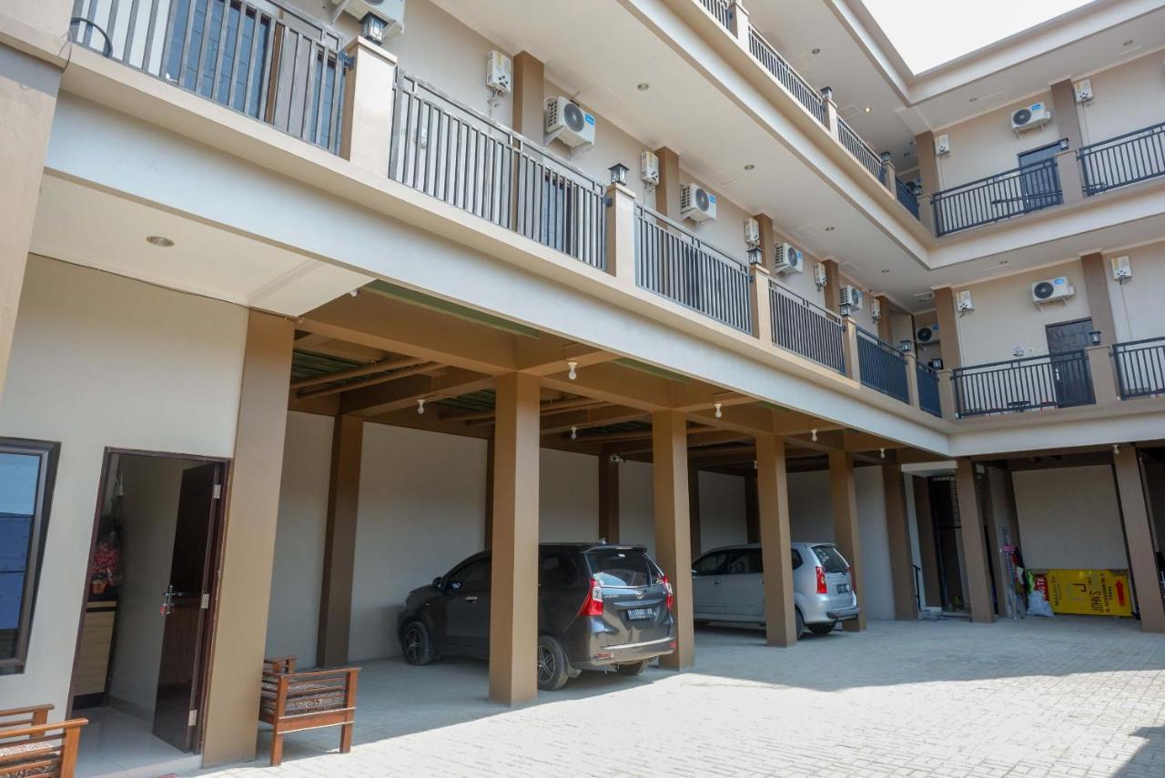 Urbanview Hotel Near Alun Alun Tegal 테갈 외부 사진