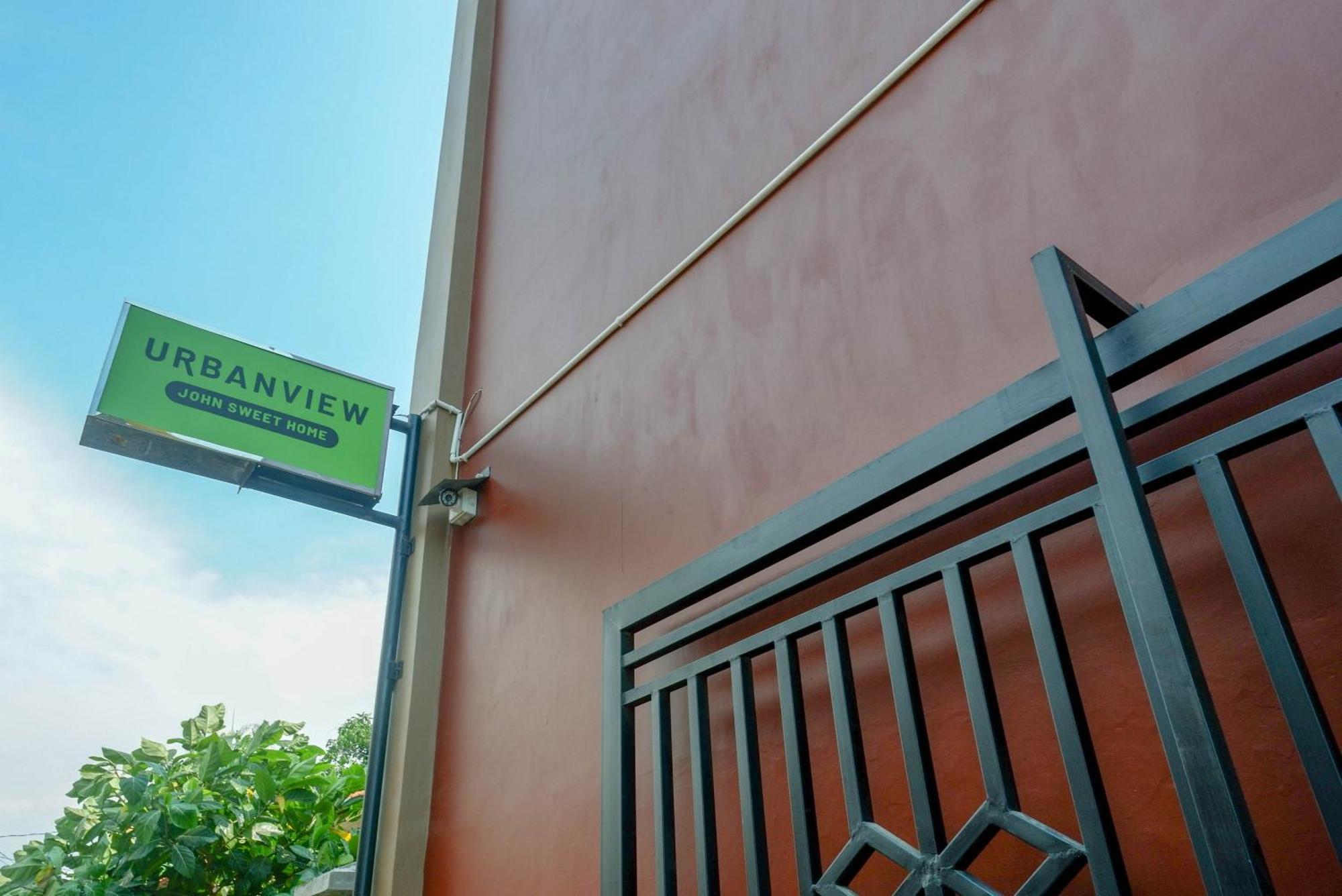 Urbanview Hotel Near Alun Alun Tegal 테갈 외부 사진