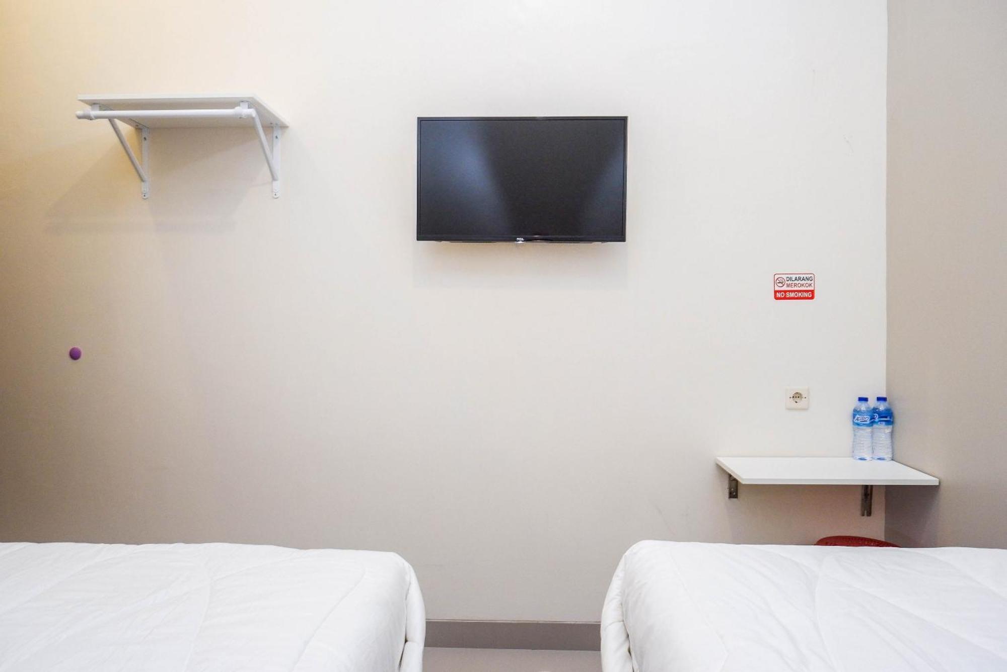 Urbanview Hotel Near Alun Alun Tegal 테갈 외부 사진