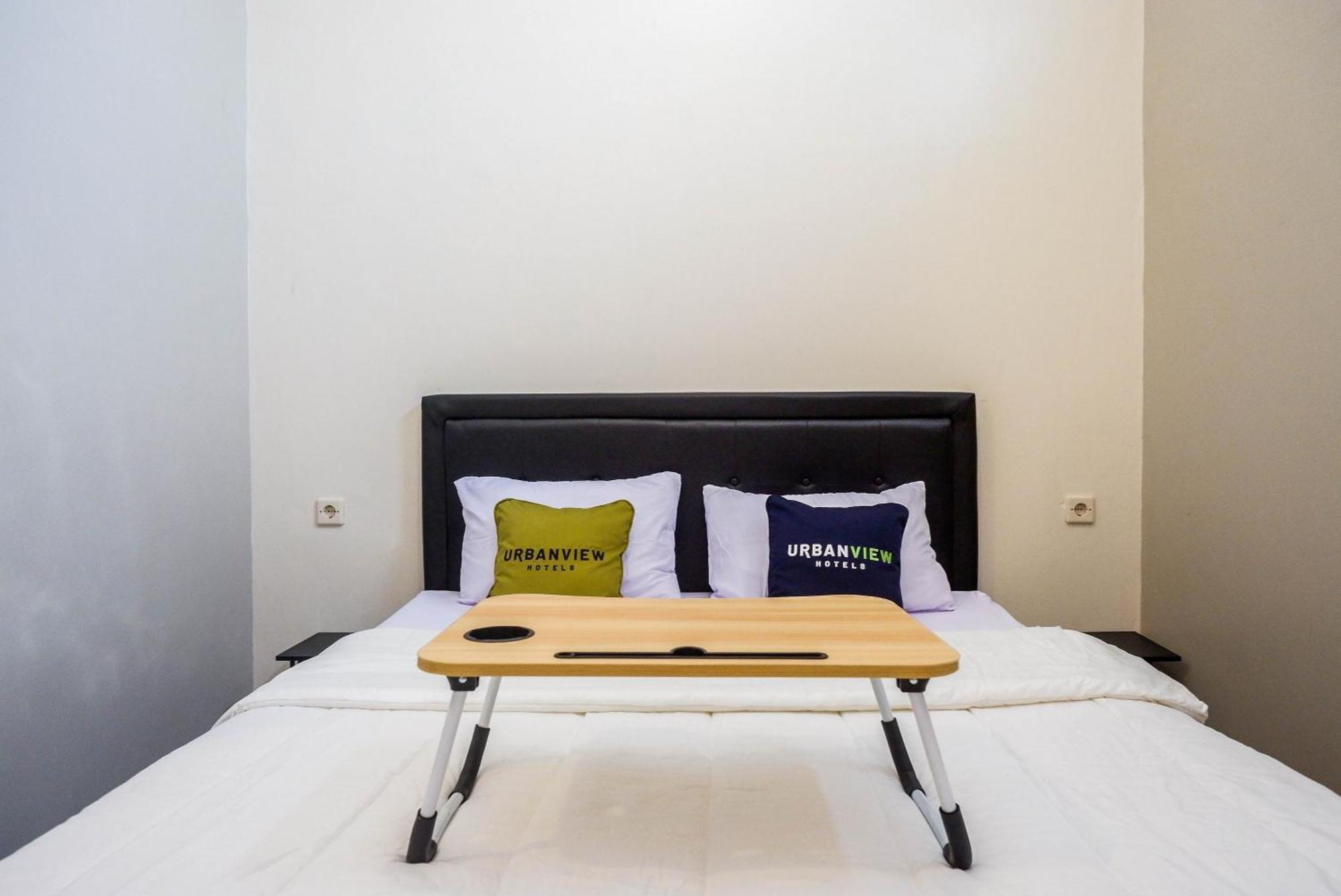 Urbanview Hotel Near Alun Alun Tegal 테갈 외부 사진