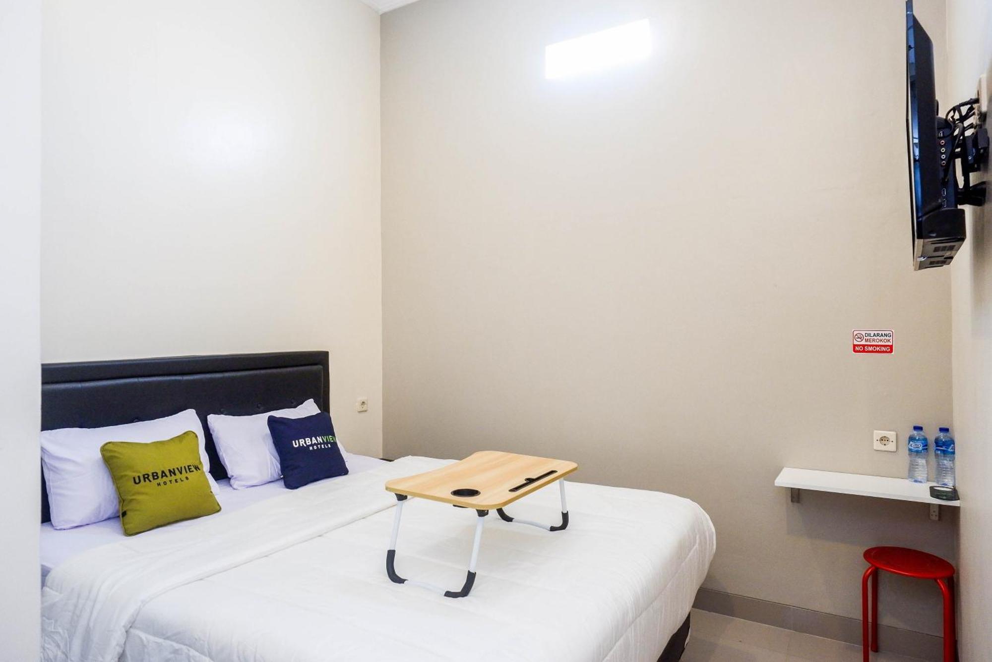 Urbanview Hotel Near Alun Alun Tegal 테갈 외부 사진