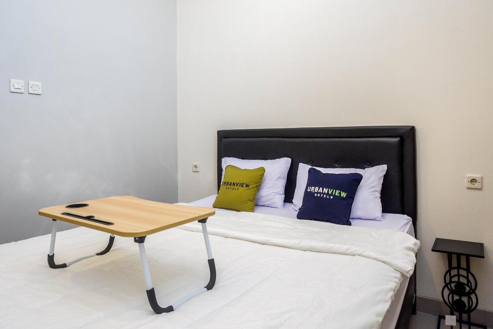 Urbanview Hotel Near Alun Alun Tegal 테갈 외부 사진