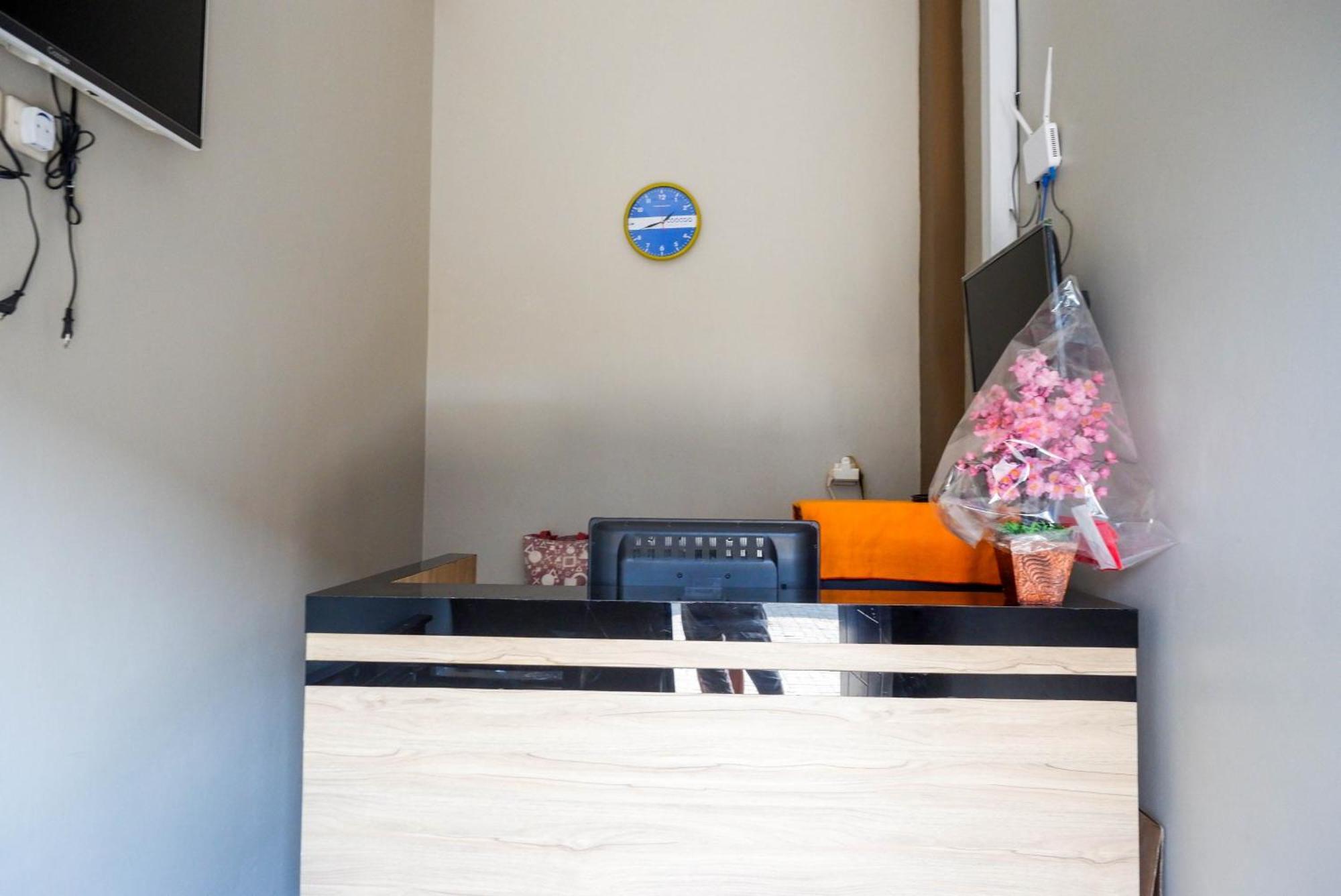 Urbanview Hotel Near Alun Alun Tegal 테갈 외부 사진