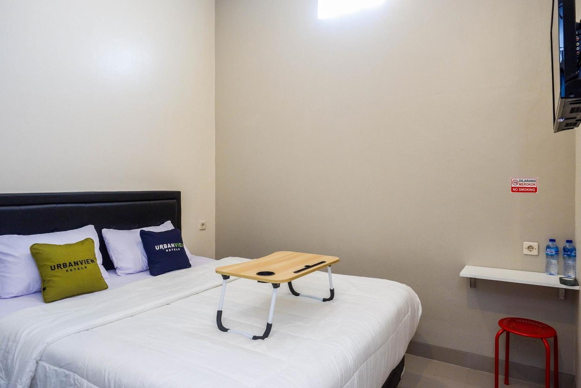 Urbanview Hotel Near Alun Alun Tegal 테갈 외부 사진